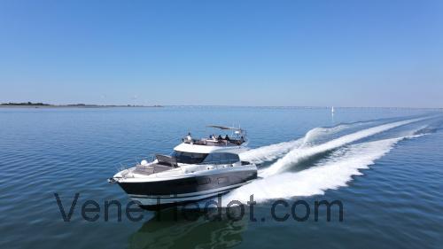 Tekniset tiedot ja arvostelut